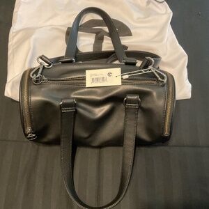 Medium Telfar Duffle-Black (TF-050-BK-M)